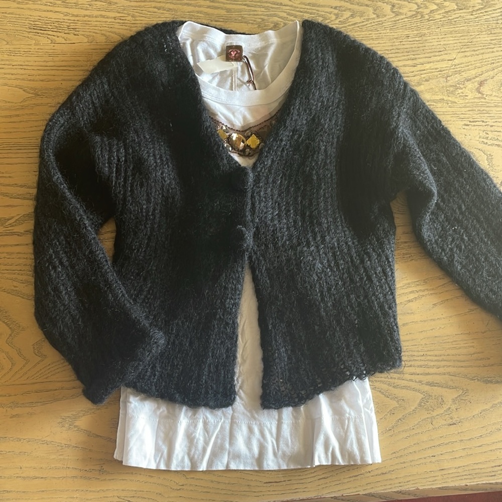 Lux hand loomed in USA open weave mohair/wool/nylon, 2 handmade knit buttons.